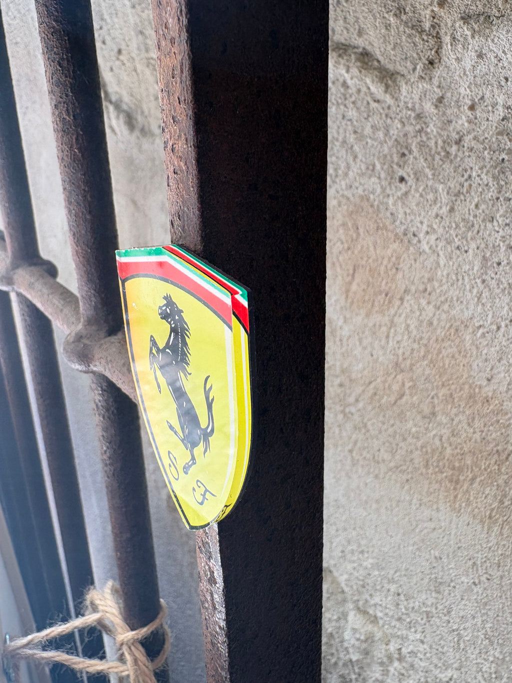 MAGNET FERRARI 6 CM