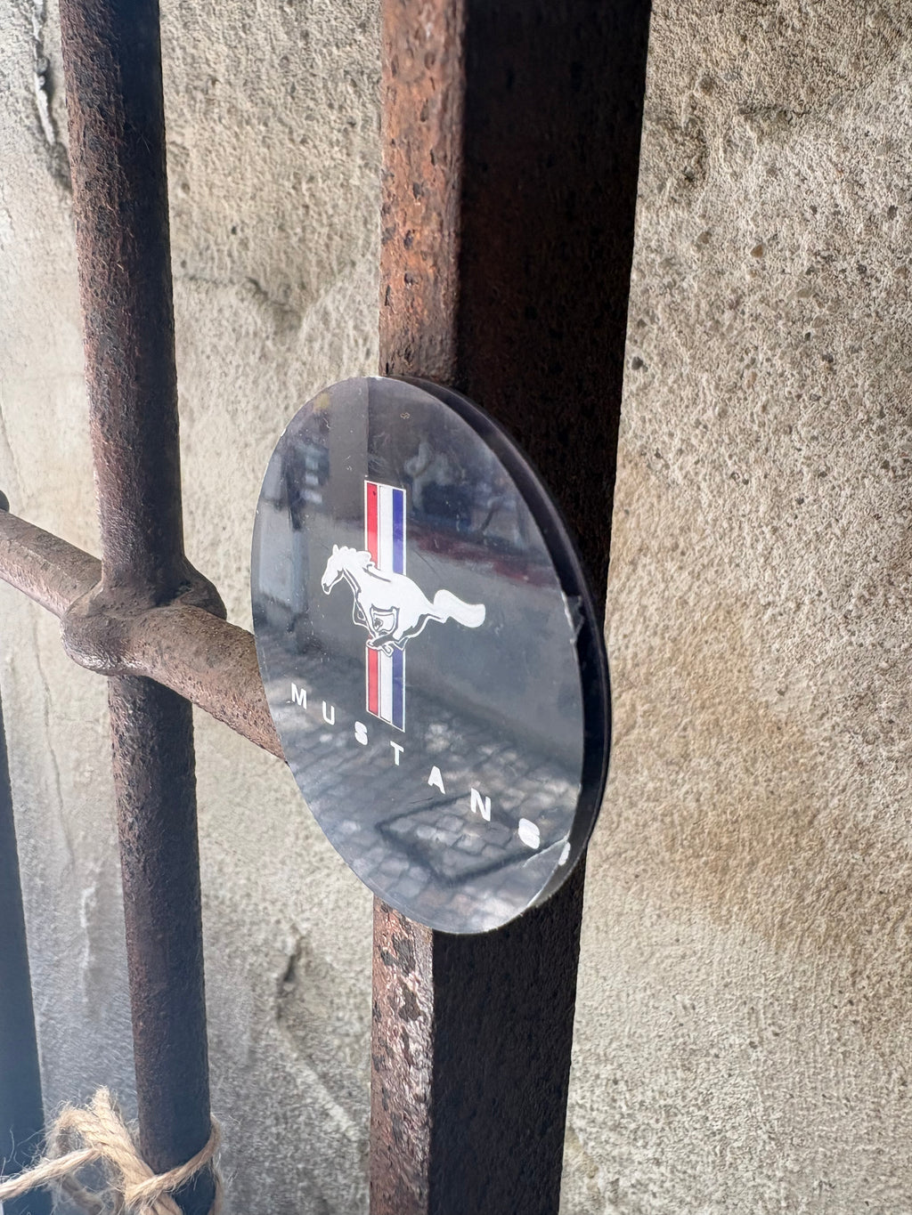 MAGNET MUSTANG 6 CM